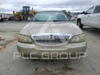 2004 Lincoln Town фото