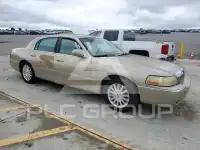 2004 Lincoln Town фото
