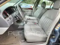 2004 Lincoln Town photo