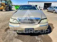 2004 Lincoln Town фото
