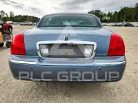 2004 Lincoln Town photo