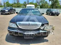 2004 Lincoln Town фото