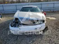 2004 Lincoln Town photo