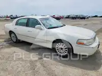 2004 Lincoln Town photo