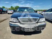 2004 Lincoln Town фото
