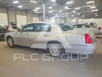 2004 Lincoln Town фото