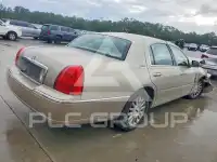 2004 Lincoln Town фото