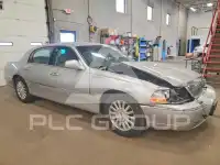 2004 Lincoln Town фото