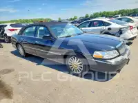 2004 Lincoln Town фото