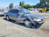 2004 Lincoln Town фото
