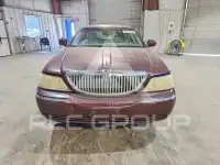 2004 Lincoln Town фото