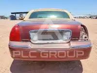 2004 Lincoln Town фото