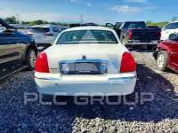 2004 Lincoln Town фото