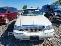 2004 Lincoln Town фото
