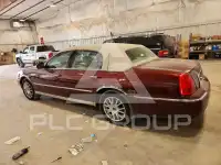 2004 Lincoln Town photo