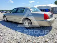 2004 Lincoln Town photo