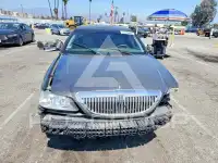 2004 Lincoln Town фото