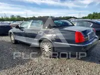 2004 Lincoln Town фото
