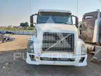 2004 Volvo VNL фото