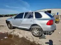 2004 Porsche Cayenne photo
