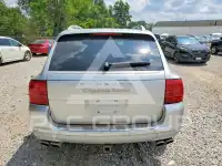 2004 Porsche Cayenne photo
