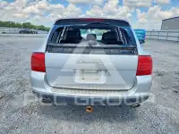 2004 Porsche Cayenne photo
