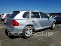 2004 Porsche Cayenne photo