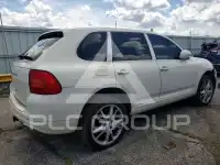 2004 Porsche Cayenne photo