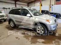 2004 Toyota RAV4 photo