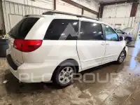 2004 Toyota SIENNA фото