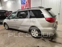 2004 Toyota SIENNA photo