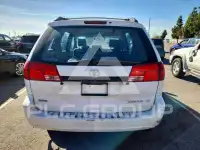 2004 Toyota SIENNA photo