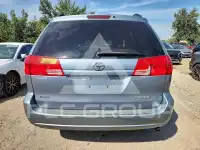 2004 Toyota SIENNA photo
