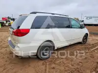 2004 Toyota SIENNA photo
