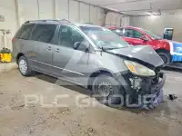 2004 Toyota SIENNA photo