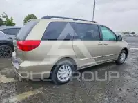 2004 Toyota SIENNA photo
