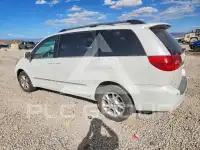2004 Toyota SIENNA photo