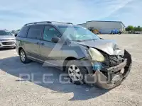 2004 Toyota SIENNA photo