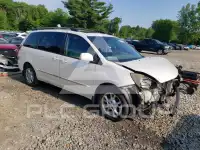 2004 Toyota SIENNA photo