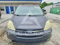 2004 Toyota SIENNA photo