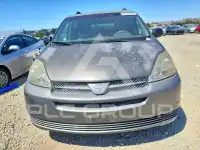 2004 Toyota SIENNA photo
