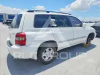 2004 Toyota Highlander photo