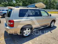 2004 Toyota Highlander photo