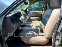 2004 Ford CROWN фото