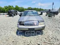 2004 Ford CROWN фото