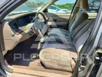 2004 Ford CROWN фото