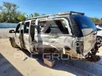2005 Chevrolet Suburan photo