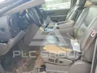 2005 Chevrolet Suburan photo