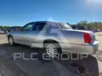 2005 Lincoln Town фото