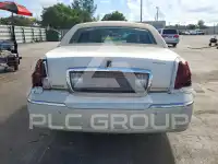 2005 Lincoln Town фото